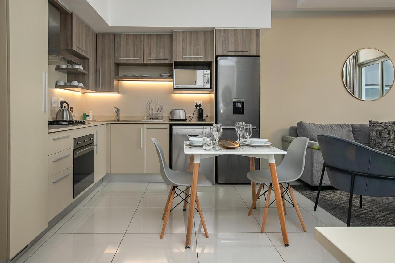 The Serviced Apartment Collection At The Tyrwhitt Rosebank ヨハネスブルグ エクステリア 写真