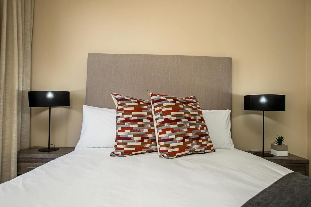 The Serviced Apartment Collection At The Tyrwhitt Rosebank ヨハネスブルグ エクステリア 写真
