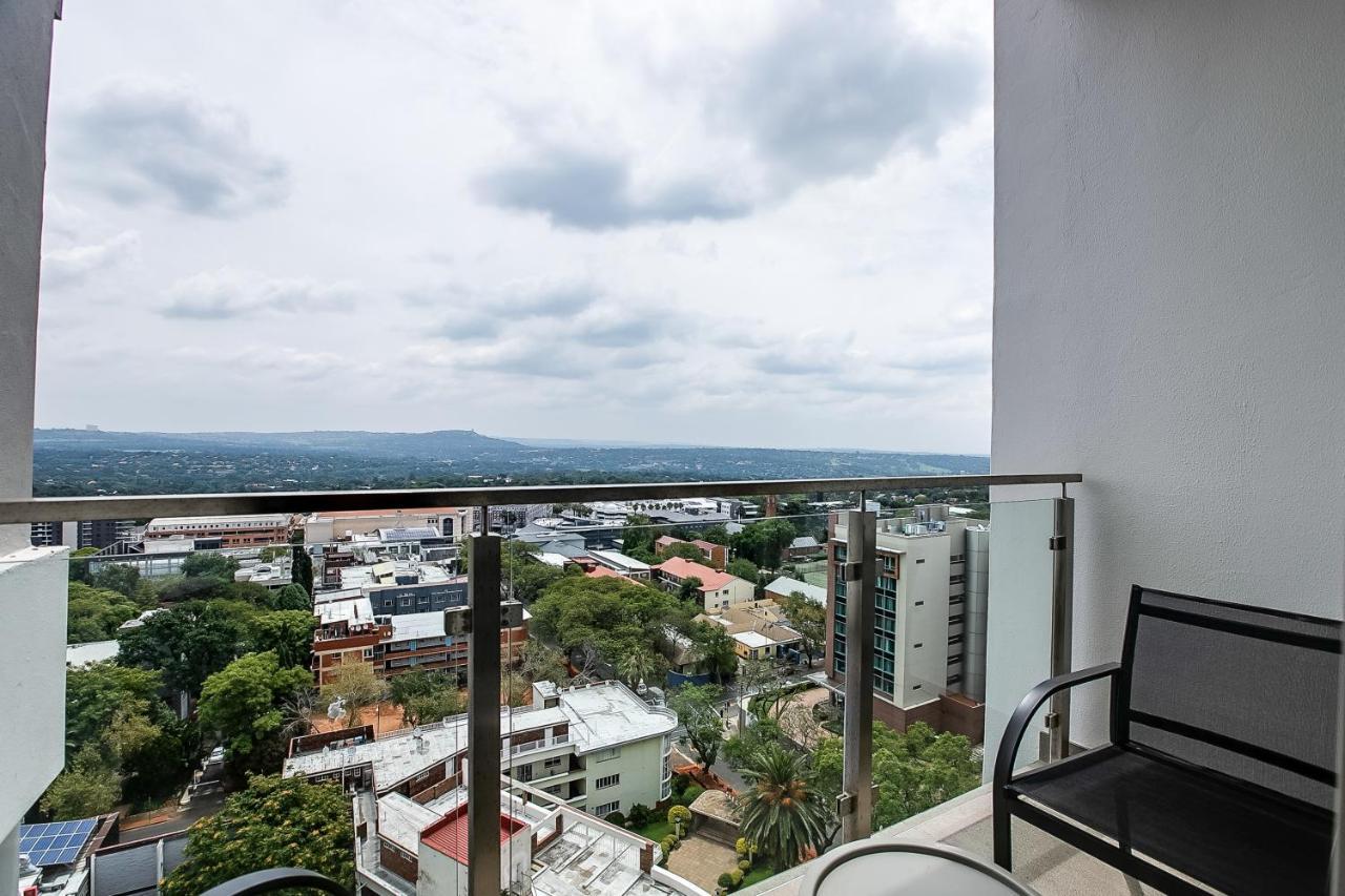 The Serviced Apartment Collection At The Tyrwhitt Rosebank ヨハネスブルグ エクステリア 写真