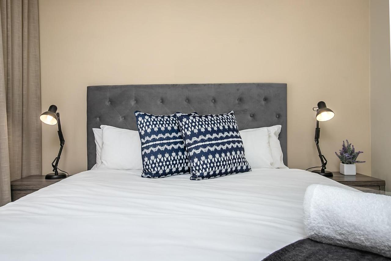 The Serviced Apartment Collection At The Tyrwhitt Rosebank ヨハネスブルグ エクステリア 写真