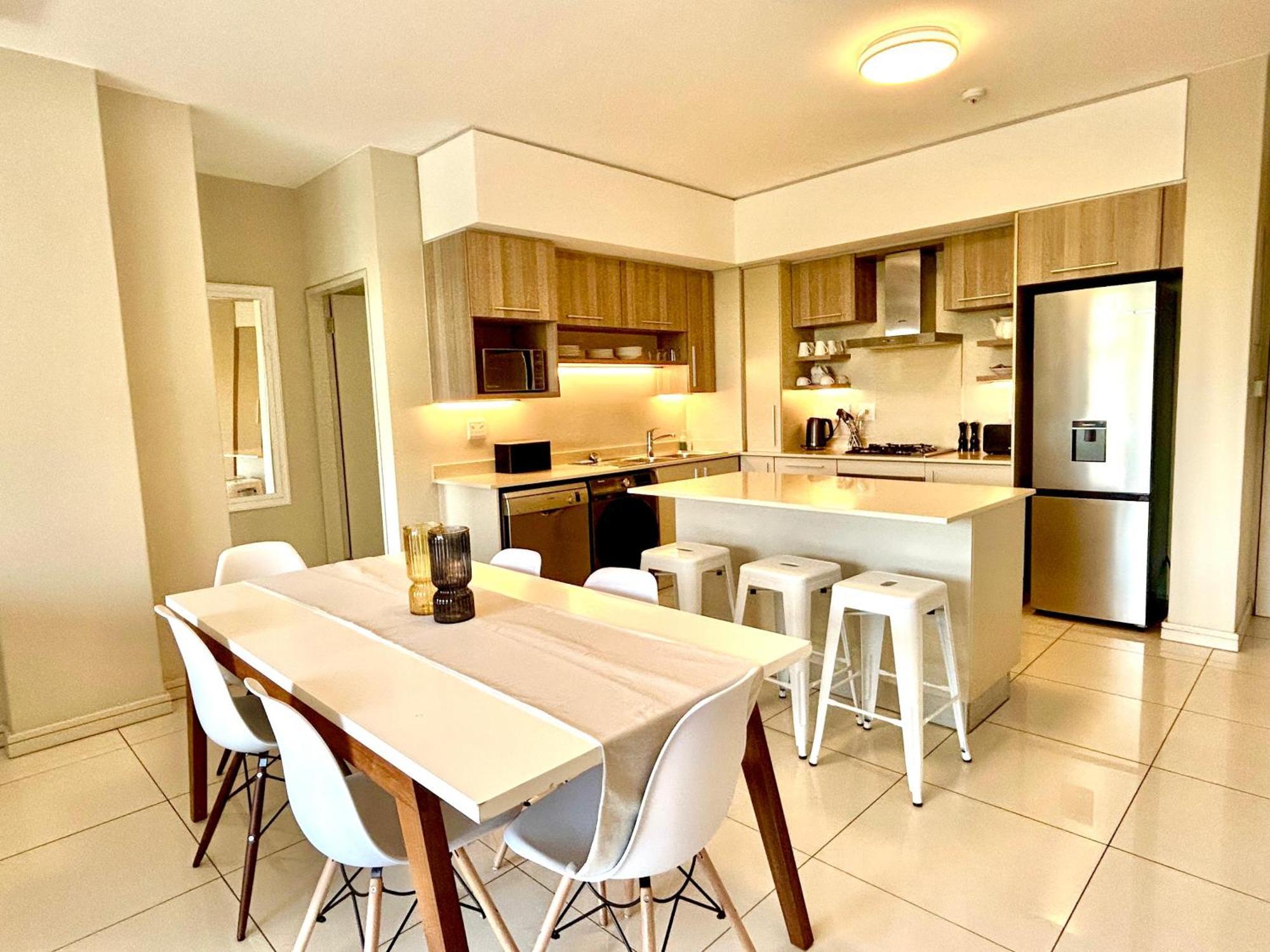 The Serviced Apartment Collection At The Tyrwhitt Rosebank ヨハネスブルグ エクステリア 写真
